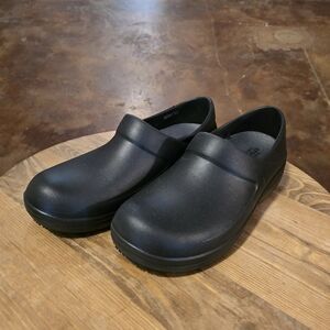 Crocs Women’s Neria II Dual Comfort Clogs Slip-Resistant Non-Marking Size 9